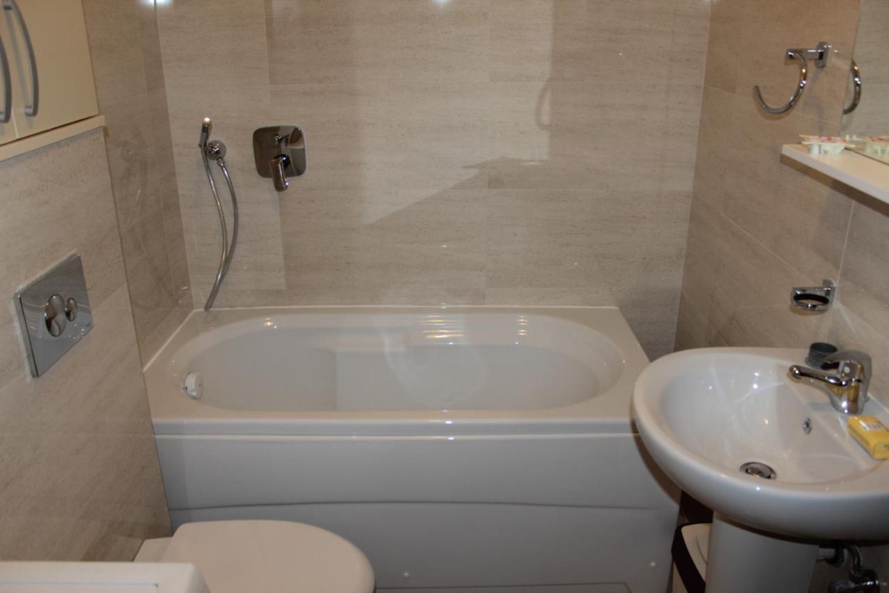 Olimp Lux Hotel Budva Buitenkant foto